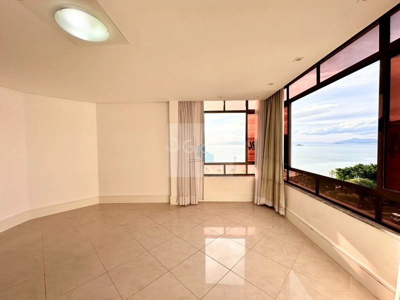 Apartamento de 206m² com 4 quartos sendo 2 suítes na Agronômica: 2ª foto da galeria de imagens do imóvel