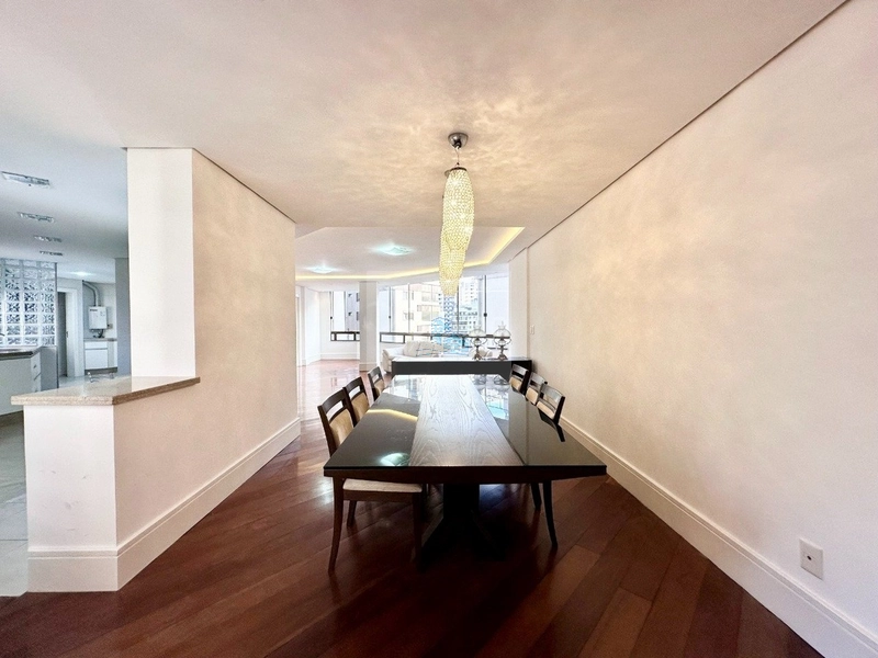 Apartamento de 206m² com 4 quartos sendo 2 suítes na Agronômica: 17ª foto da galeria de imagens do imóvel