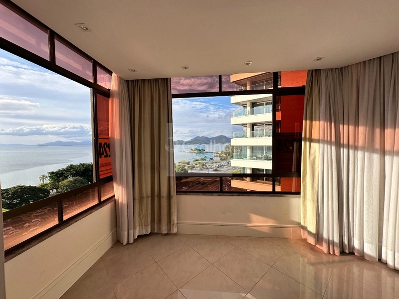 Apartamento de 206m² com 4 quartos sendo 2 suítes na Agronômica: 1ª foto da galeria de imagens do imóvel