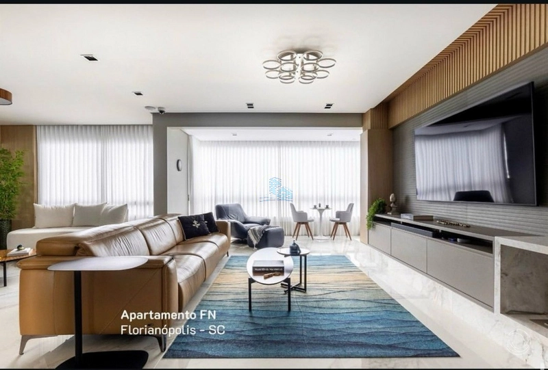 Apartamento de 244m² com 3 suítes no Centro: 1ª foto da galeria de imagens do imóvel