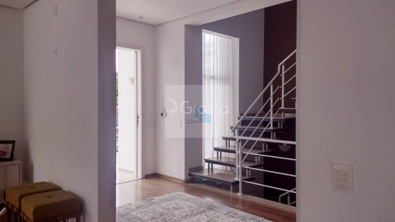 Casa de alto padrão com 3 suítes na Lagoa da Conceição, Florianópolis: 3ª foto da galeria de imagens do imóvel