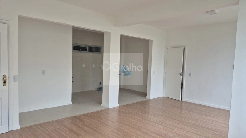 Apartamento com 3 quartos sendo 1 suíte no Centro de Florianópolis: 2ª foto da galeria de imagens do imóvel