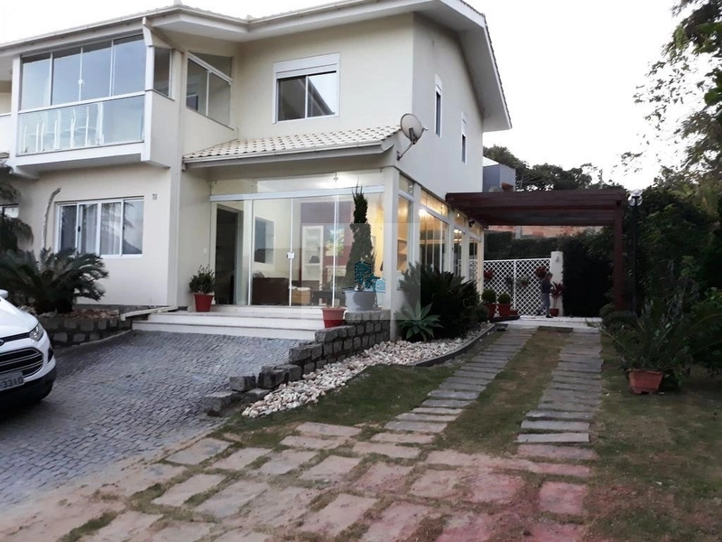Casa Residencial de 3 dorms no bairro Praia Mole: 2ª foto da galeria de imagens do imóvel