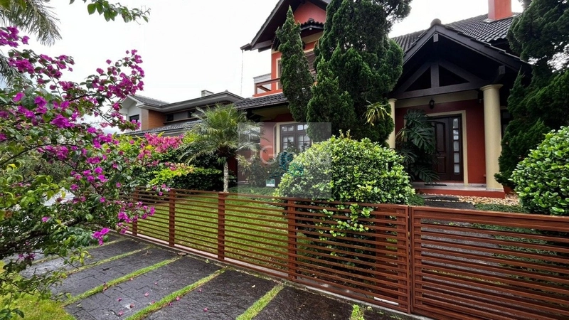 Casa com 3 quartos e 230m² em Jurerê Internacional, Florianópolis: 4ª foto da galeria de imagens do imóvel