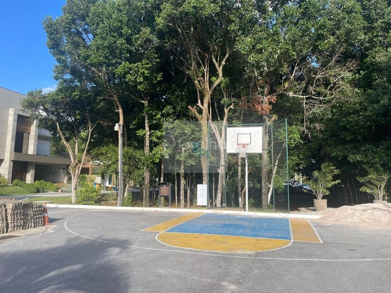 Terreno plano em condomínio fechado com 450m² Jurere: 5ª foto da galeria de imagens do imóvel