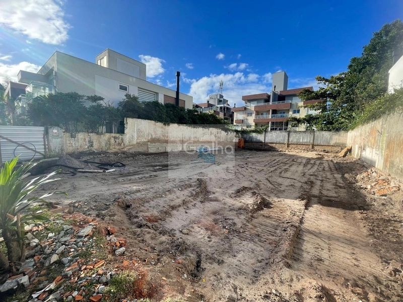 Terreno plano em condomínio fechado com 450m² Jurere: 4ª foto da galeria de imagens do imóvel