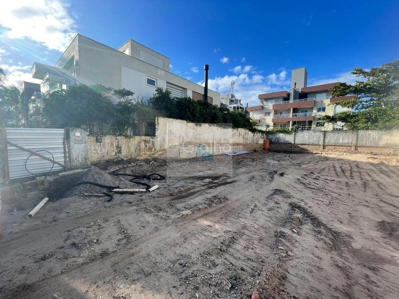 Terreno plano em condomínio fechado com 450m² Jurere: 2ª foto da galeria de imagens do imóvel
