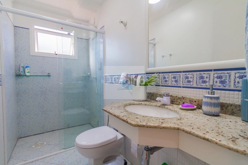 Casa de 278m² com 4 quartos sendo 1 suíte no Sambaqui: 10ª foto da galeria de imagens do imóvel