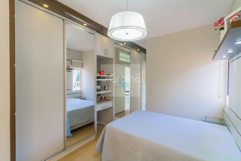 Casa de 278m² com 4 quartos sendo 1 suíte no Sambaqui: 16ª foto da galeria de imagens do imóvel