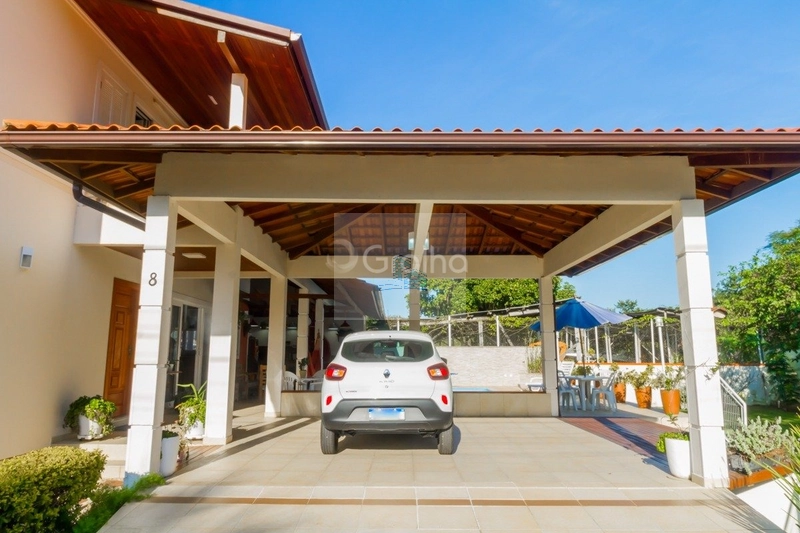 Casa de 278m² com 4 quartos sendo 1 suíte no Sambaqui: 36ª foto da galeria de imagens do imóvel