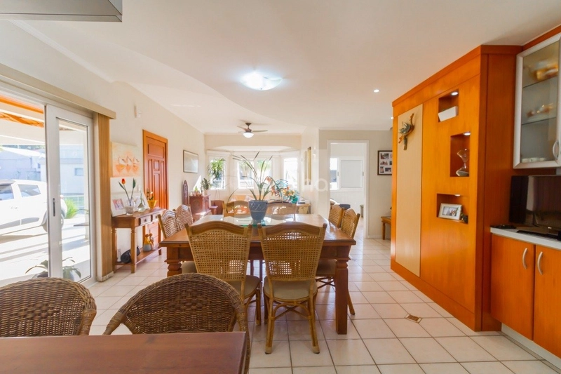Casa de 278m² com 4 quartos sendo 1 suíte no Sambaqui: 8ª foto da galeria de imagens do imóvel