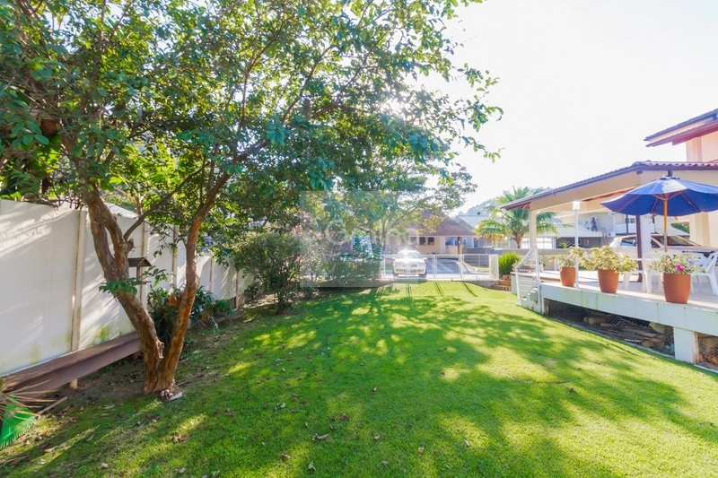 Casa de 278m² com 4 quartos sendo 1 suíte no Sambaqui: 33ª foto da galeria de imagens do imóvel