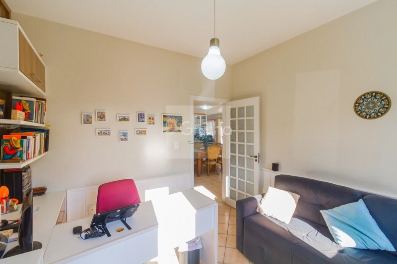 Casa de 278m² com 4 quartos sendo 1 suíte no Sambaqui: 12ª foto da galeria de imagens do imóvel