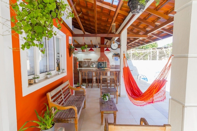 Casa de 278m² com 4 quartos sendo 1 suíte no Sambaqui: 28ª foto da galeria de imagens do imóvel