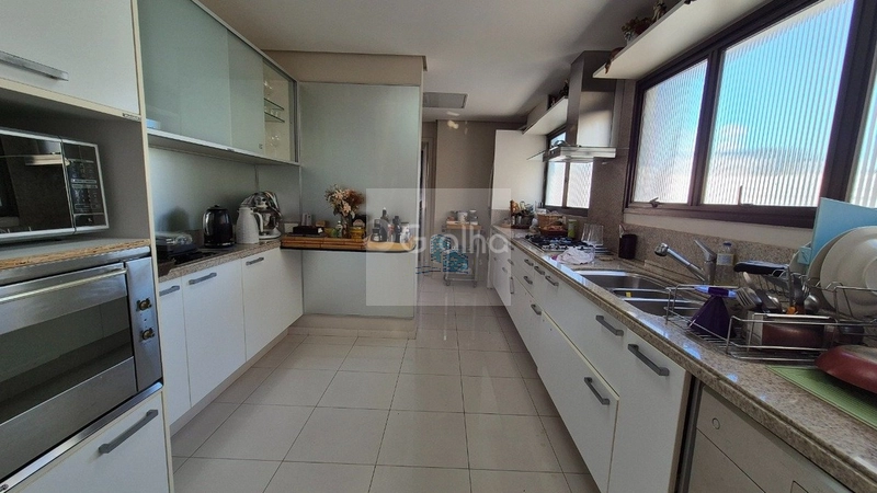 Apartamento de 246 m² privativos, localizado em andar alto, com vista: 15ª foto da galeria de imagens do imóvel