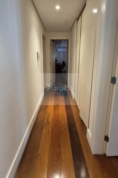 Apartamento de 246 m² privativos, localizado em andar alto, com vista: 14ª foto da galeria de imagens do imóvel