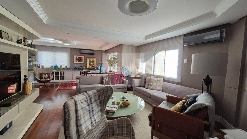 Apartamento de 246 m² privativos, localizado em andar alto, com vista: 7ª foto da galeria de imagens do imóvel