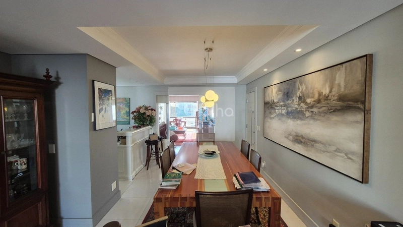 Apartamento de 246 m² privativos, localizado em andar alto, com vista: 10ª foto da galeria de imagens do imóvel