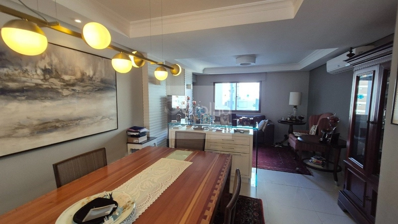 Apartamento de 246 m² privativos, localizado em andar alto, com vista: 8ª foto da galeria de imagens do imóvel