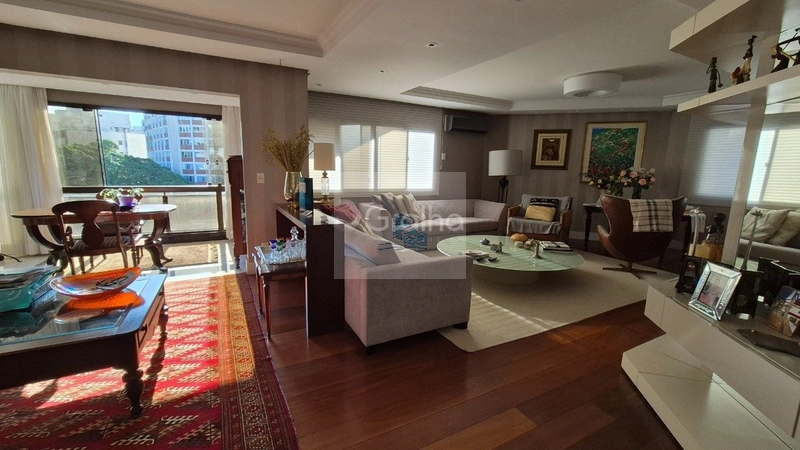 Apartamento de 246 m² privativos, localizado em andar alto, com vista: 1ª foto da galeria de imagens do imóvel