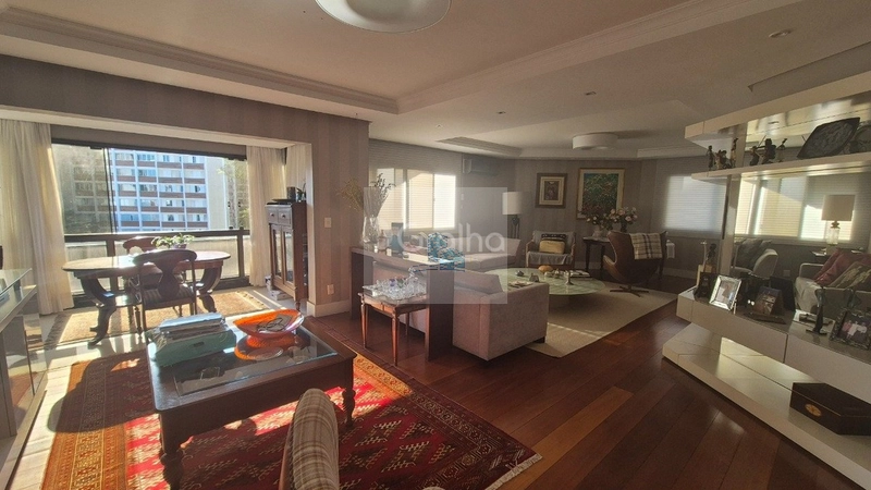 Apartamento de 246 m² privativos, localizado em andar alto, com vista: 3ª foto da galeria de imagens do imóvel