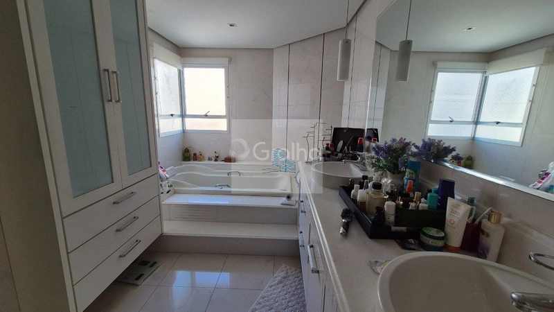 Apartamento de 246 m² privativos, localizado em andar alto, com vista: 22ª foto da galeria de imagens do imóvel