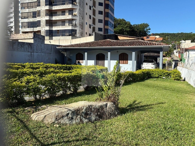 Terreno com 797m² no bairro João Paulo, Florianópolis: 1ª foto da galeria de imagens do imóvel