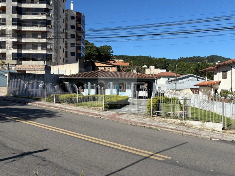 Terreno com 797m² no bairro João Paulo, Florianópolis: 3ª foto da galeria de imagens do imóvel