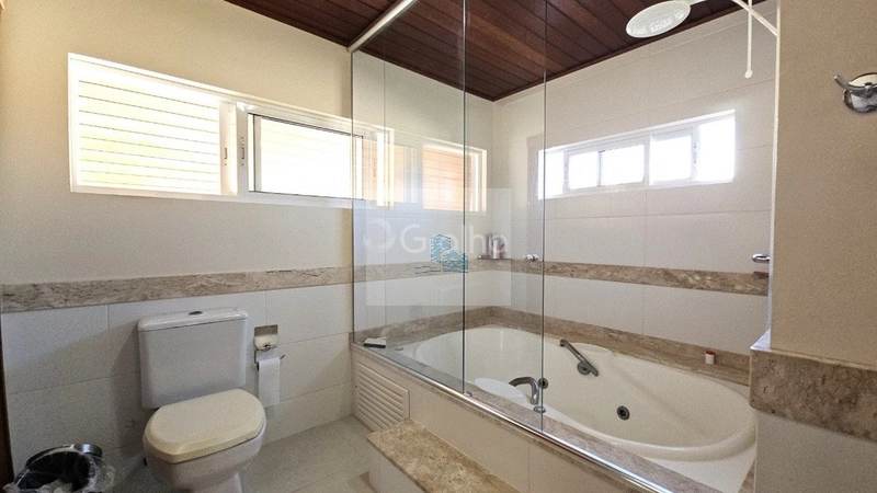 Casa de 433m² com 11 quartos sendo 1 suíte em Canasvieiras: 14ª foto da galeria de imagens do imóvel