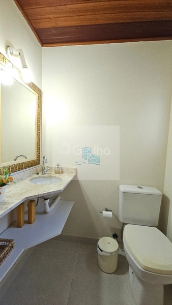 Casa de 433m² com 11 quartos sendo 1 suíte em Canasvieiras: 15ª foto da galeria de imagens do imóvel