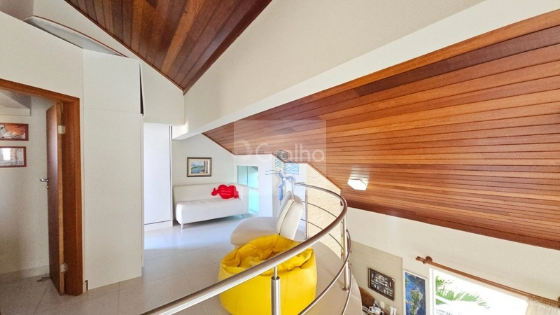 Casa de 433m² com 11 quartos sendo 1 suíte em Canasvieiras: 10ª foto da galeria de imagens do imóvel