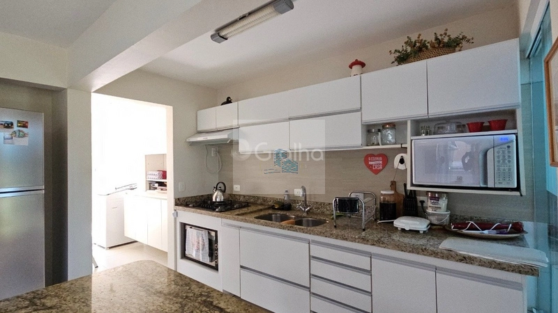 Casa de 433m² com 11 quartos sendo 1 suíte em Canasvieiras: 8ª foto da galeria de imagens do imóvel
