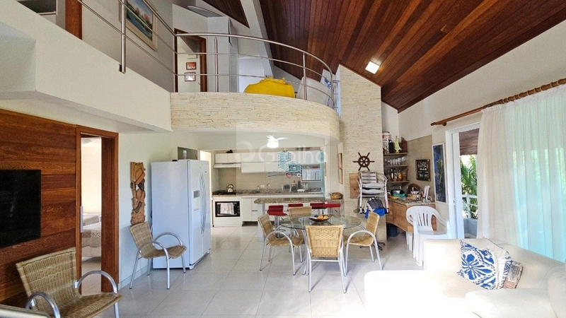 Casa de 433m² com 11 quartos sendo 1 suíte em Canasvieiras: 3ª foto da galeria de imagens do imóvel