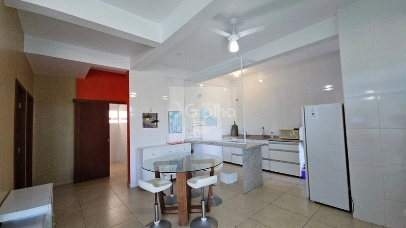 Casa de 433m² com 11 quartos sendo 1 suíte em Canasvieiras: 18ª foto da galeria de imagens do imóvel