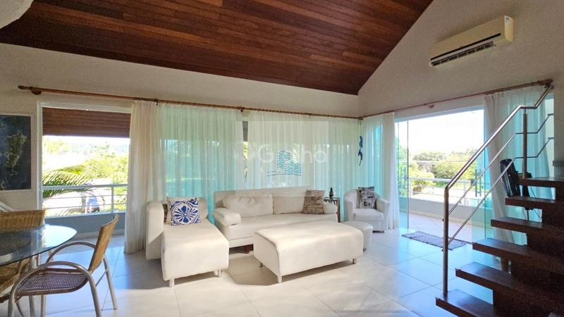 Casa de 433m² com 11 quartos sendo 1 suíte em Canasvieiras: 5ª foto da galeria de imagens do imóvel