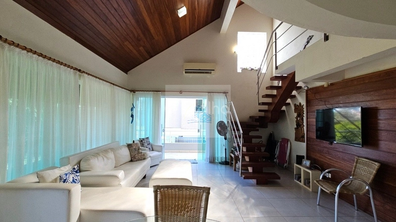 Casa de 433m² com 11 quartos sendo 1 suíte em Canasvieiras: 2ª foto da galeria de imagens do imóvel