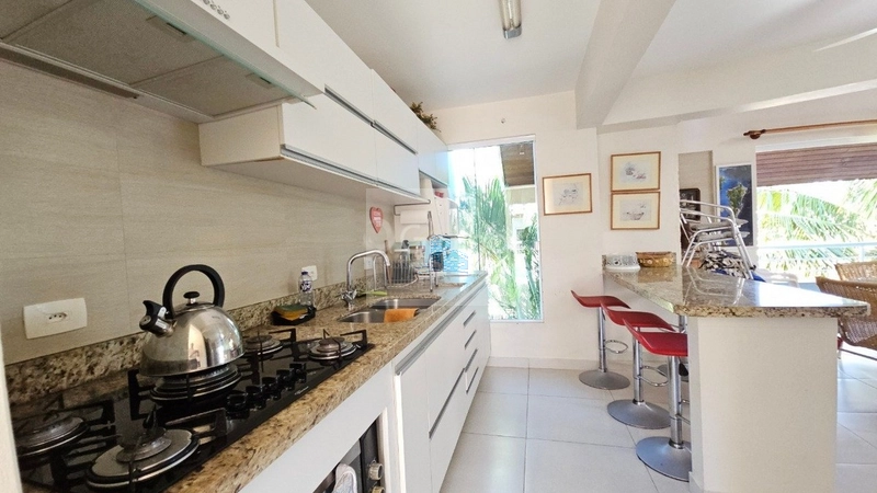 Casa de 433m² com 11 quartos sendo 1 suíte em Canasvieiras: 9ª foto da galeria de imagens do imóvel