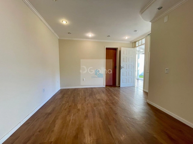 Casa residencial de 309m² com 4 quartos sendo 1 suíte Corrego Grande: 4ª foto da galeria de imagens do imóvel