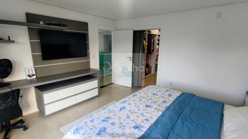 Casa de esquina com 552m² de terreno na Barra da Lagoa - ampla: 14ª foto da galeria de imagens do imóvel