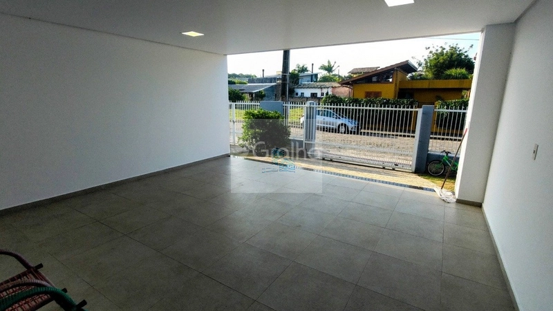 Casa de esquina com 552m² de terreno na Barra da Lagoa - ampla: 23ª foto da galeria de imagens do imóvel