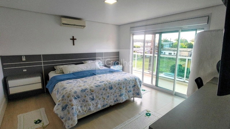 Casa de esquina com 552m² de terreno na Barra da Lagoa - ampla: 12ª foto da galeria de imagens do imóvel