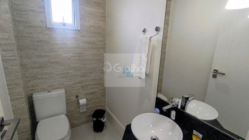 Casa de esquina com 552m² de terreno na Barra da Lagoa - ampla: 9ª foto da galeria de imagens do imóvel