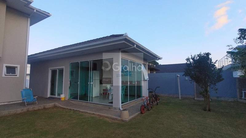 Casa de esquina com 552m² de terreno na Barra da Lagoa - ampla: 25ª foto da galeria de imagens do imóvel