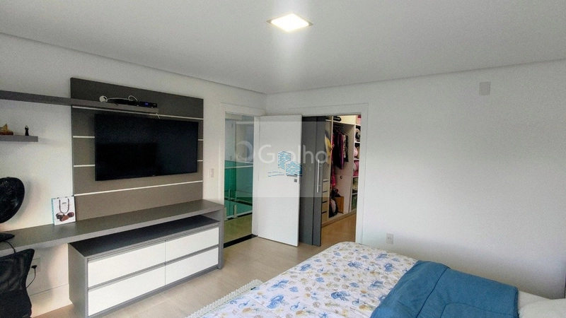 Casa de esquina com 552m² de terreno na Barra da Lagoa - ampla: 15ª foto da galeria de imagens do imóvel