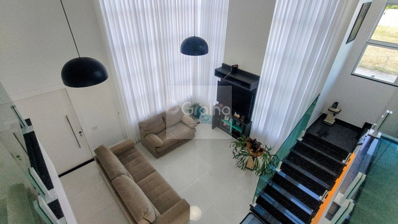 Casa de esquina com 552m² de terreno na Barra da Lagoa - ampla: 4ª foto da galeria de imagens do imóvel