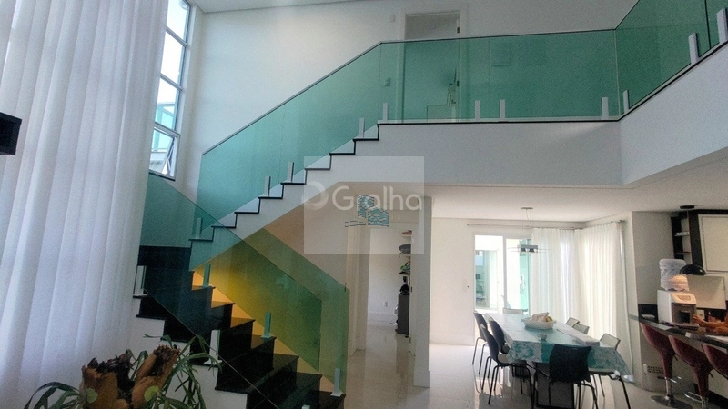 Casa de esquina com 552m² de terreno na Barra da Lagoa - ampla: 11ª foto da galeria de imagens do imóvel
