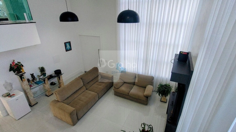 Casa de esquina com 552m² de terreno na Barra da Lagoa - ampla: 5ª foto da galeria de imagens do imóvel