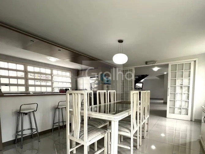Casa de 276m² com 6 quartos sendo 2 suítes em Santa Mônica: 8ª foto da galeria de imagens do imóvel