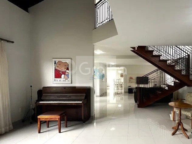 Casa de 276m² com 6 quartos sendo 2 suítes em Santa Mônica: 3ª foto da galeria de imagens do imóvel