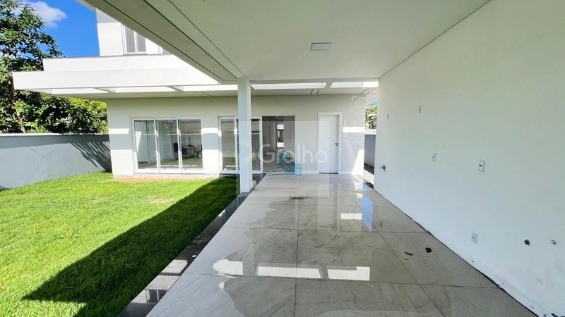 Casa residencial com 4 suítes e 280m² privativos na Vargem Pequena: 1ª foto da galeria de imagens do imóvel